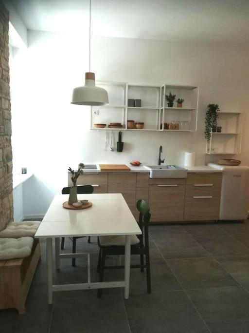 Lovely Apartment In The City Center Póla Kültér fotó