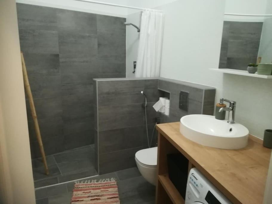 Lovely Apartment In The City Center Póla Kültér fotó